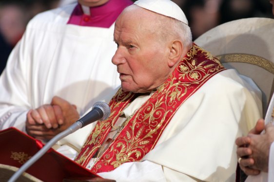 Ponad 200 polskich profesorów i pracowników naukowych podpisało się pod listem otwartym w sprawie krytyki spadającej w ostatnich dniach na Jana Pawła II.