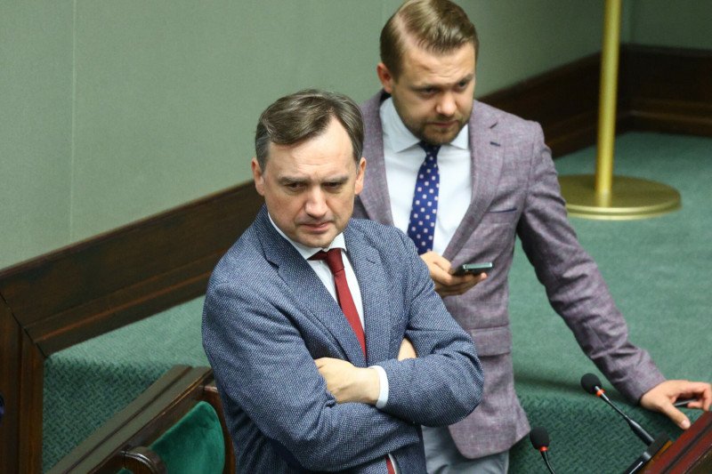 Człowiek Ziobry kwestionuje decyzję Morawieckiego. "GIOŚ odwołany trochę emocjonalnie"