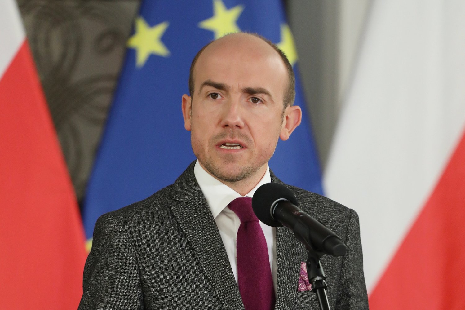 Wiceprzewodniczący PO Borys Budka alarmuje, iż konsekwencją konfliktu PiS z UE może być zamrożenie funduszy unijnych przeznaczonych dla Polski. Wiceprzewodniczący PO Borys Budka