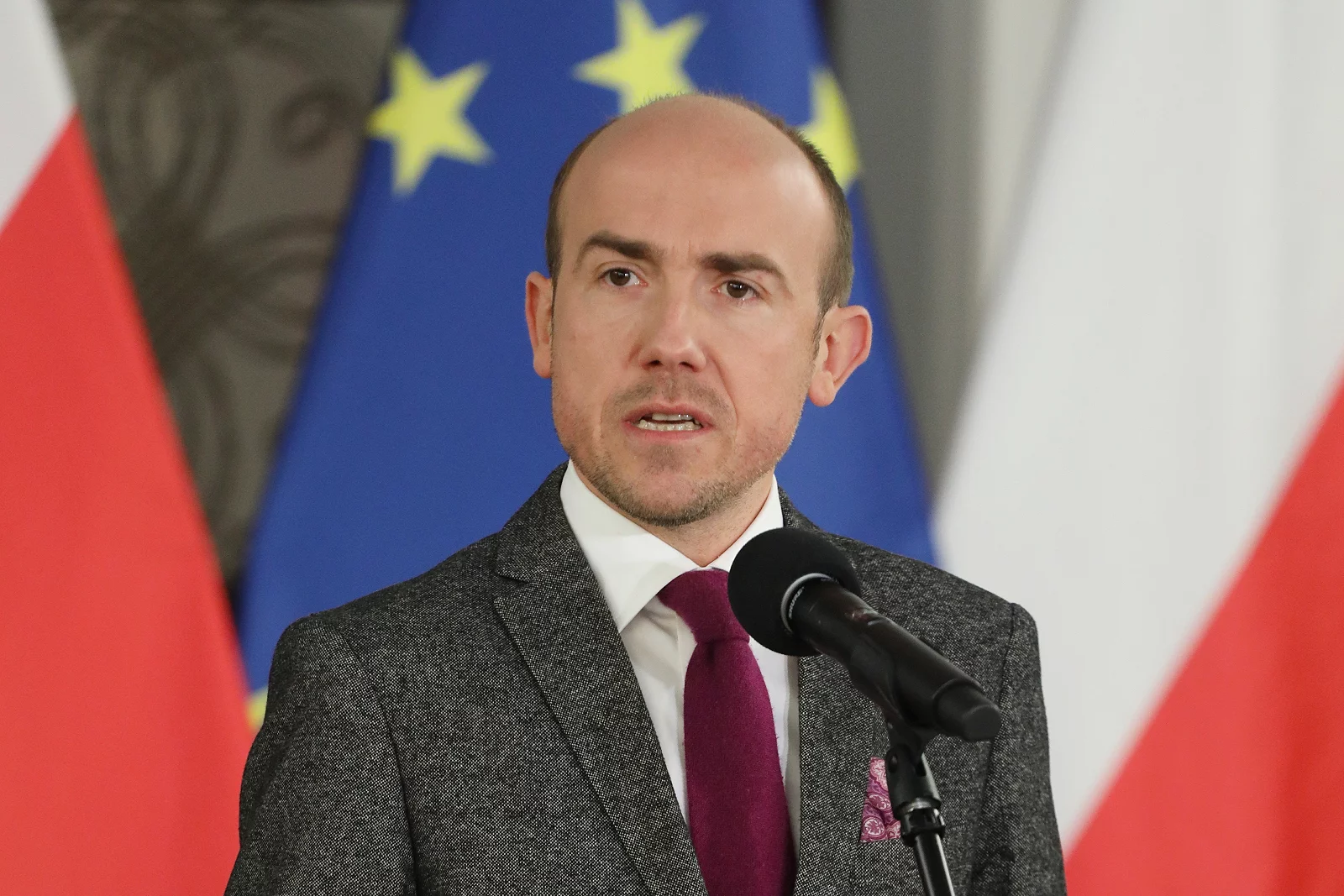 Wiceprzewodniczący PO Borys Budka alarmuje, iż konsekwencją konfliktu PiS z UE może być zamrożenie funduszy unijnych przeznaczonych dla Polski. Wiceprzewodniczący PO Borys Budka