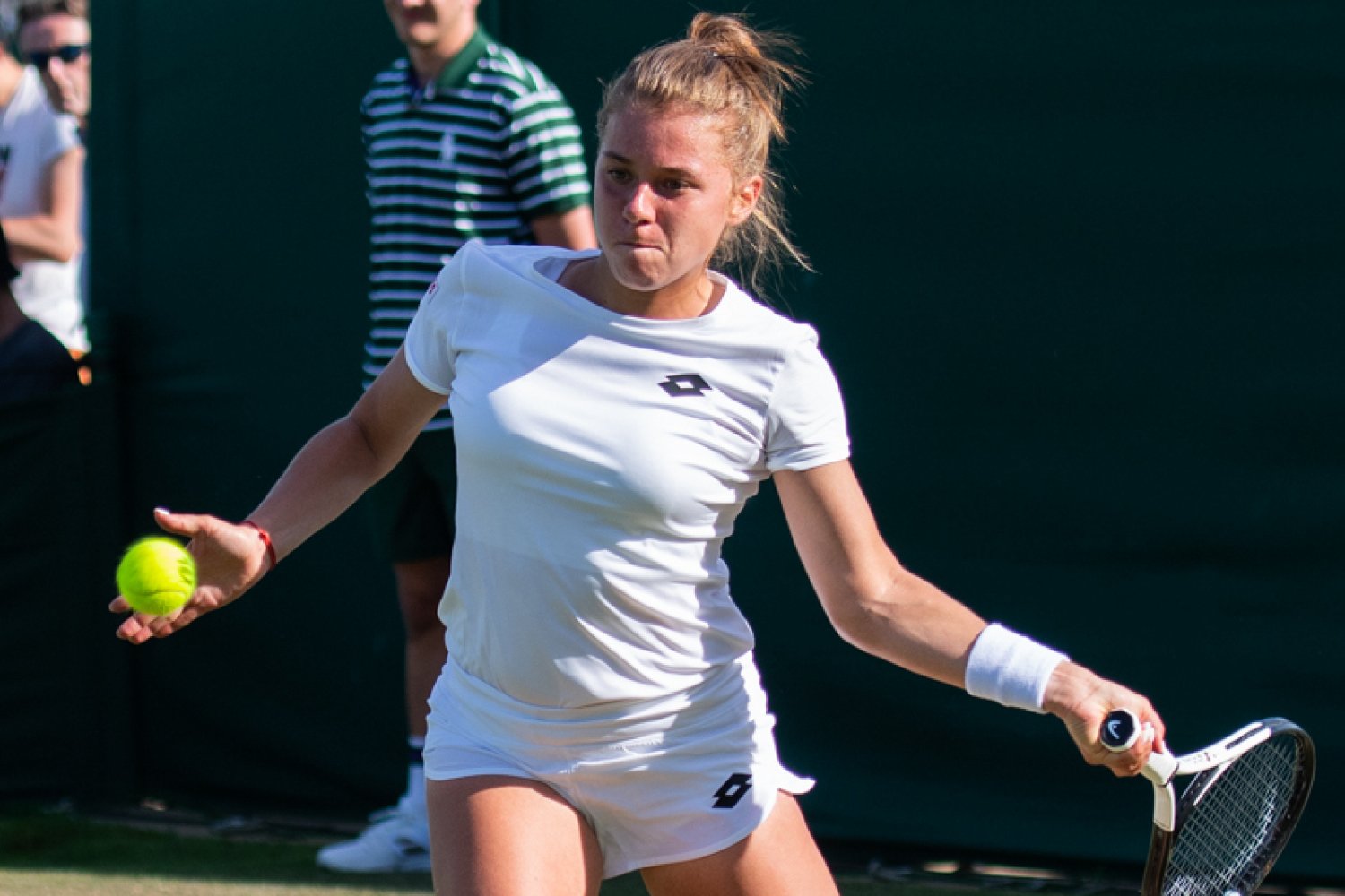 Polska tenisistka Maja Chwalińska na korcie