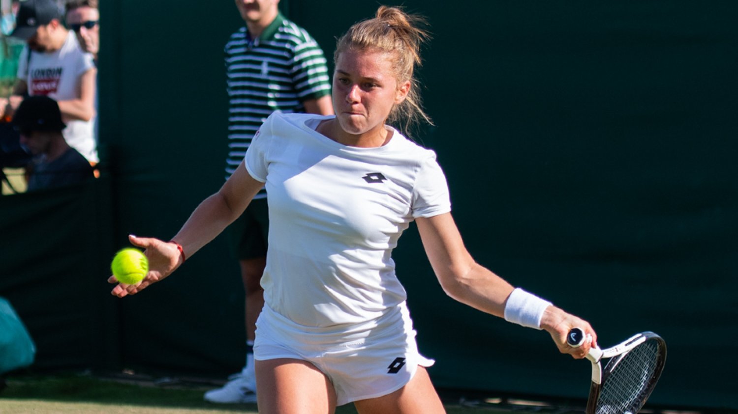 Maja Chwalińska i Anna Kalinska w ćwierćfinale Roland Garros 2026 Polska tenisistka Maja Chwalińska na korcie