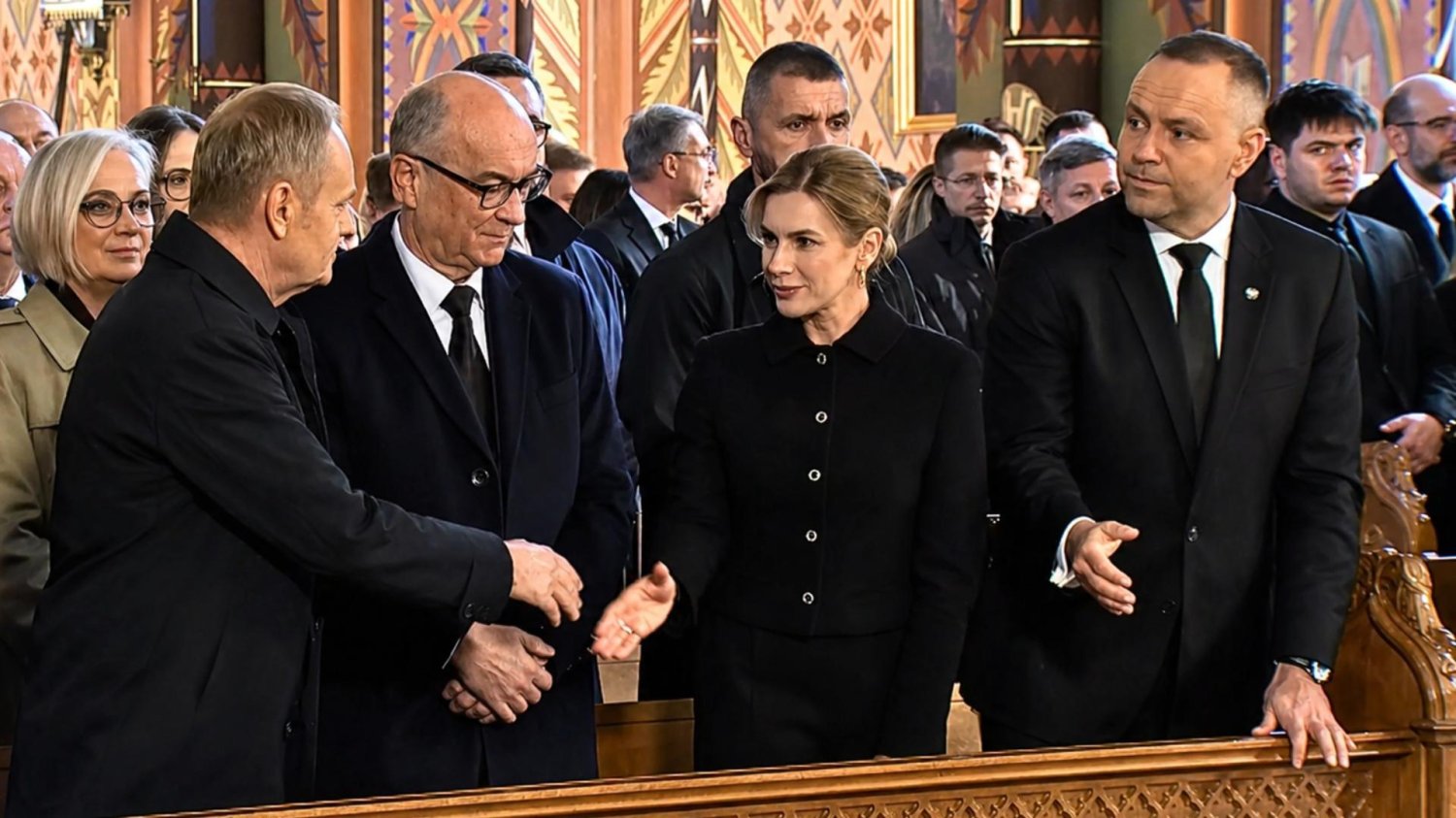 Tusk, Czarzasty, Nawrocki z żoną na pogrzebie Łukasza Litewki. Tusk, Czarzasty, Nawrocki z żoną