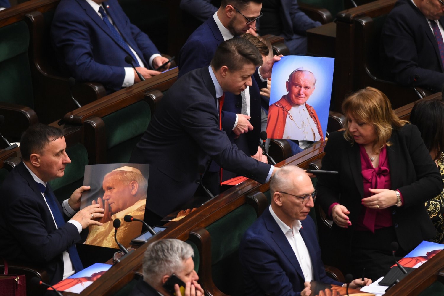 Sejm przyjął uchwałę ws. Jana Pawła II.