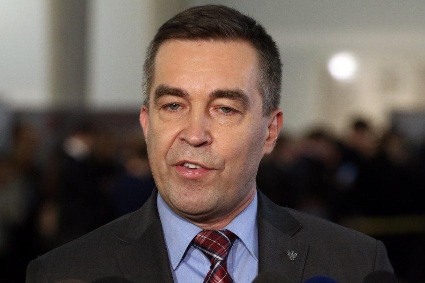 Jak podaje nieoficjalnie RMF FM, władze RMF FM chcą dymisji Zbigniewa Gryglasa z funkcji wiceministra aktywów państwowych.