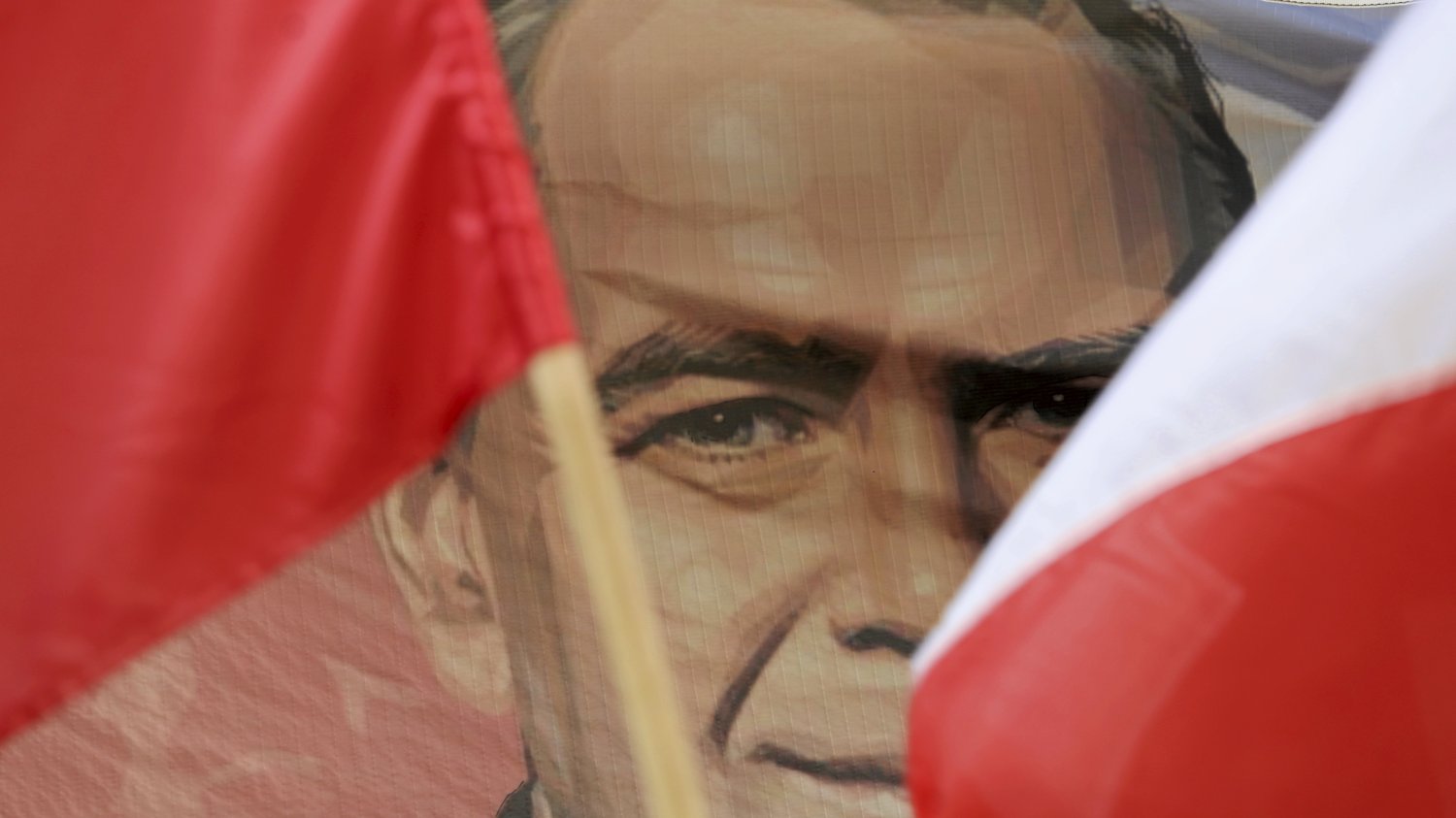 Karol Nawrocki i polska flaga