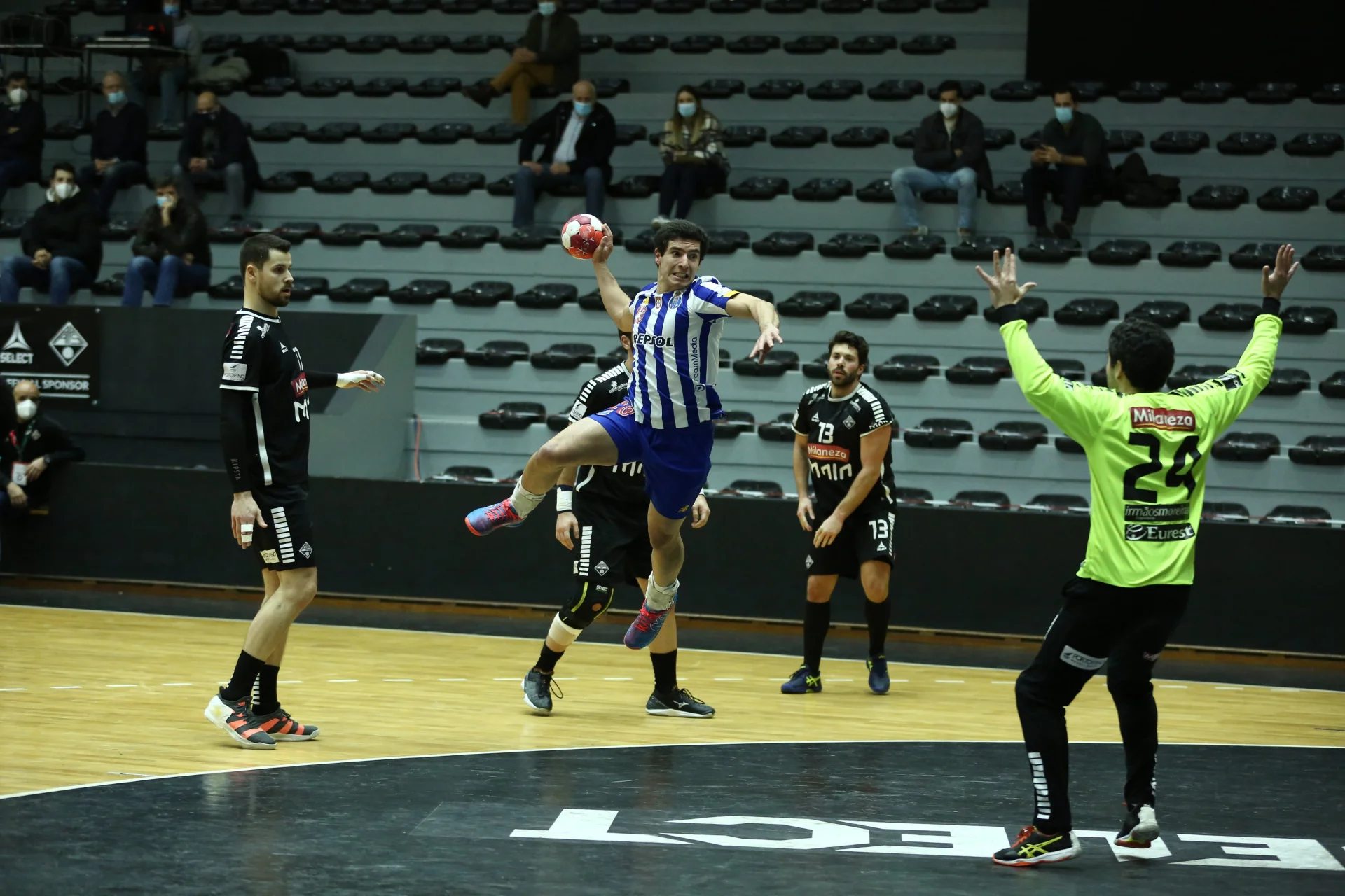 Szczypiorniści FC Porto przeżyli w poniedziałek chwile grozy