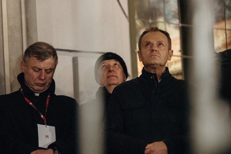 Donald Tusk obiecał Adamowiczowi, że uwolni Gdańsk, Polskę i Europę od nienawiści.