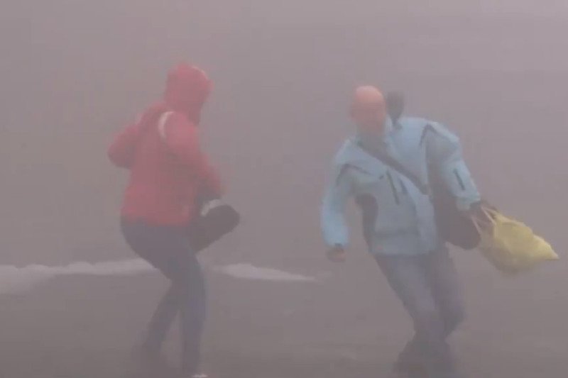 Orkan Sabina dotarł do Niemiec.