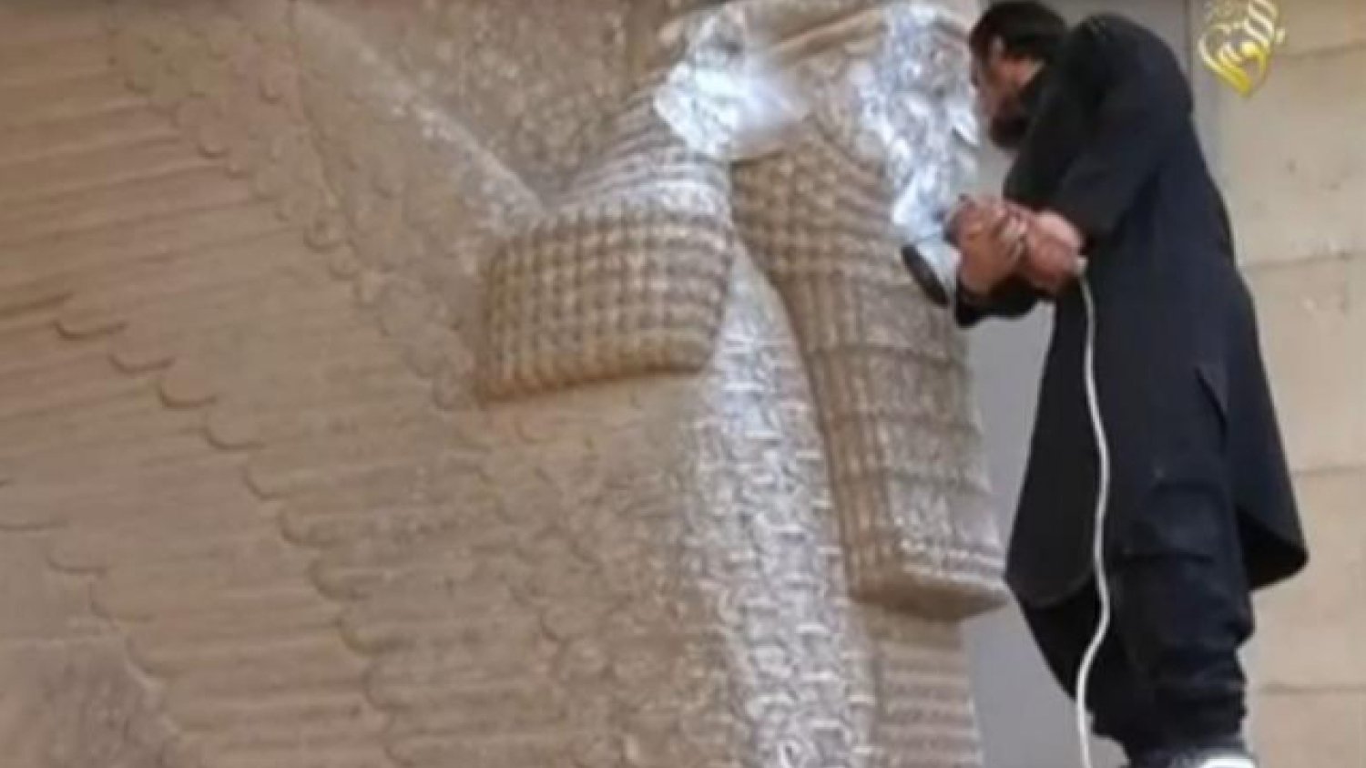 ISIS niszczy mające nawet 4500 tysiąca lat posągi w Mosulu