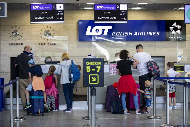 LOT uruchomił akcję "Lot na wakacje" do znanych europejskich miast i kurortów.