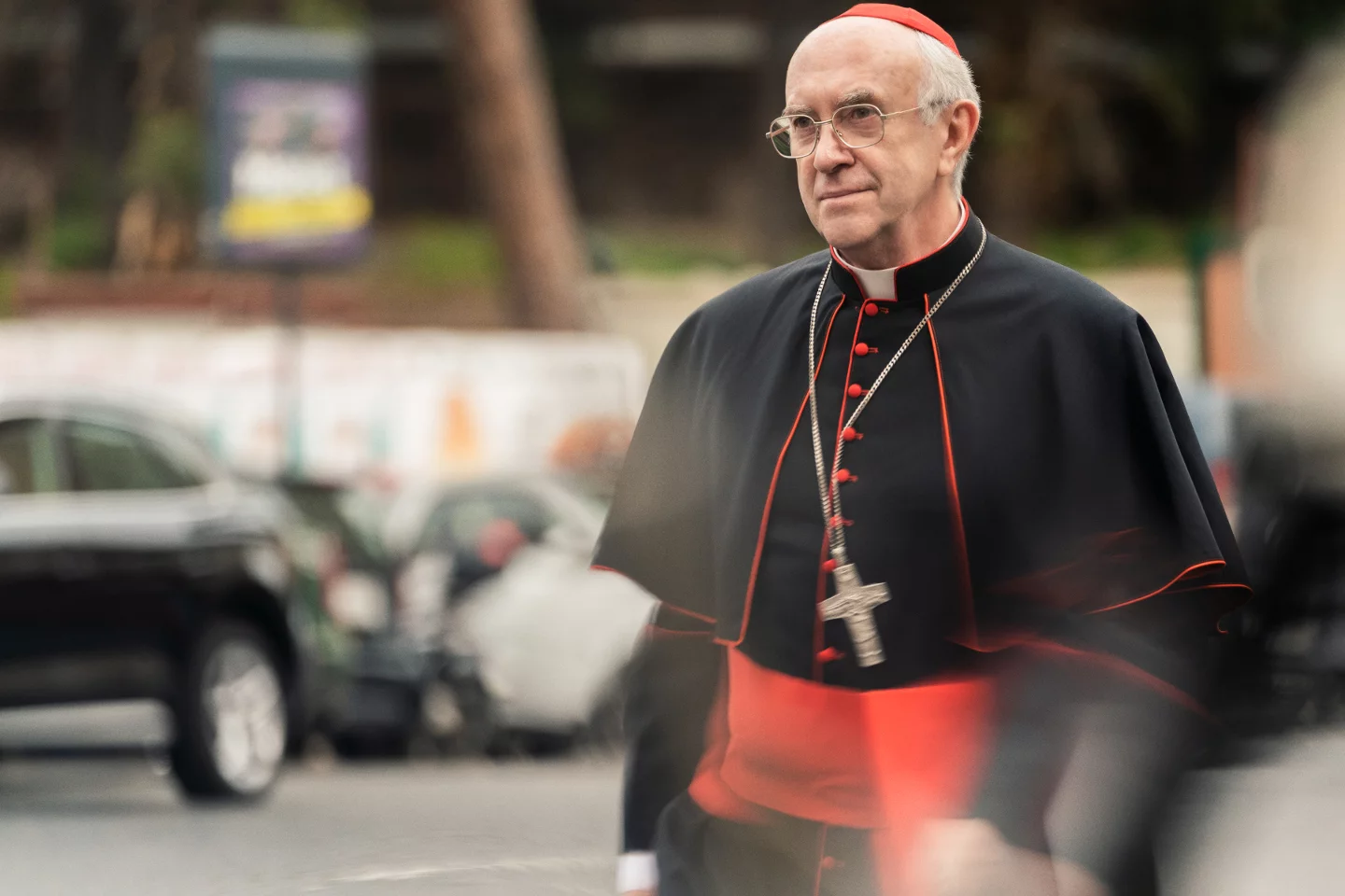 Papież Franciszek i Jonathan Pryce (przy odpowiedniej charakteryzacji) są praktycznie nie do rozróżnienia