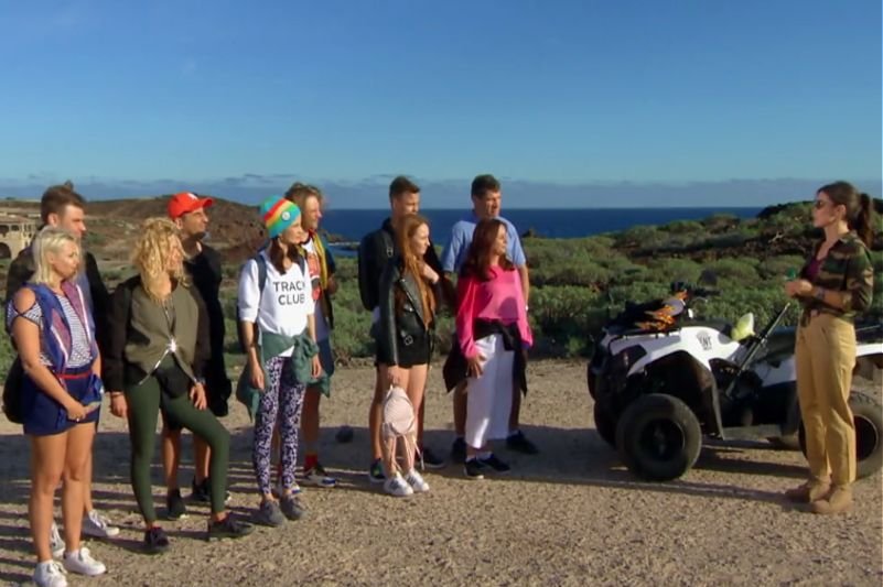 Gwiazdy walczą ze sobą nawzajem i z agentem.