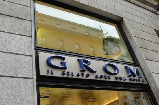 Lodziarnia Grom w Mediolanie.
