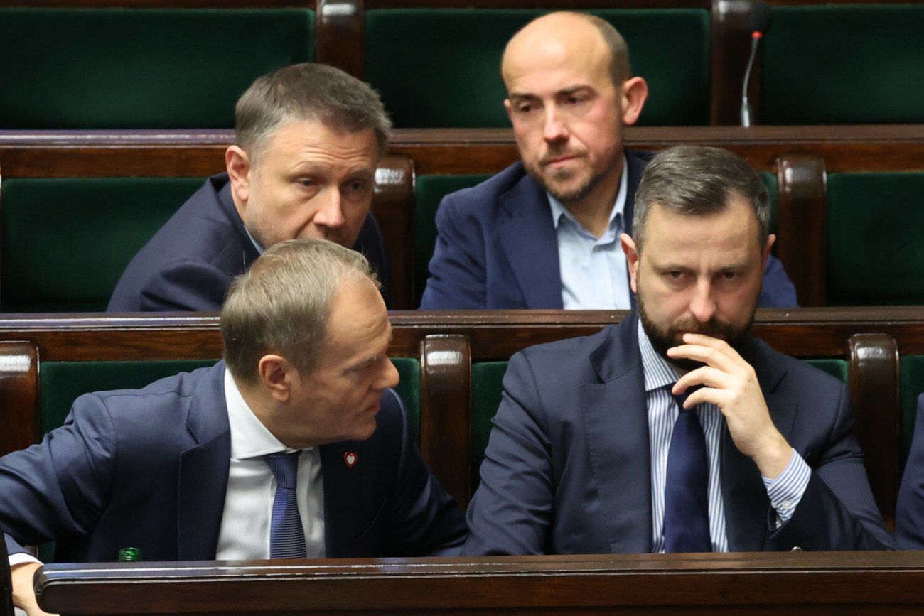 Na pierwszym planie Donald Tusk i Władysław Kosiniak-Kamysz