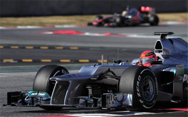 Michael Schumacher w bolidzie Mercedesa.