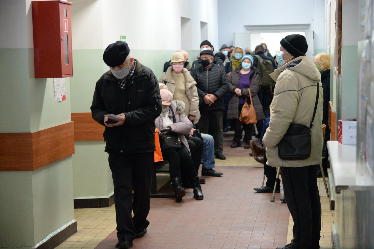 Nie wszyscy seniorzy zostaną zaszczepieni przeciw COVID-19 od razu (zdjęcie poglądowe)