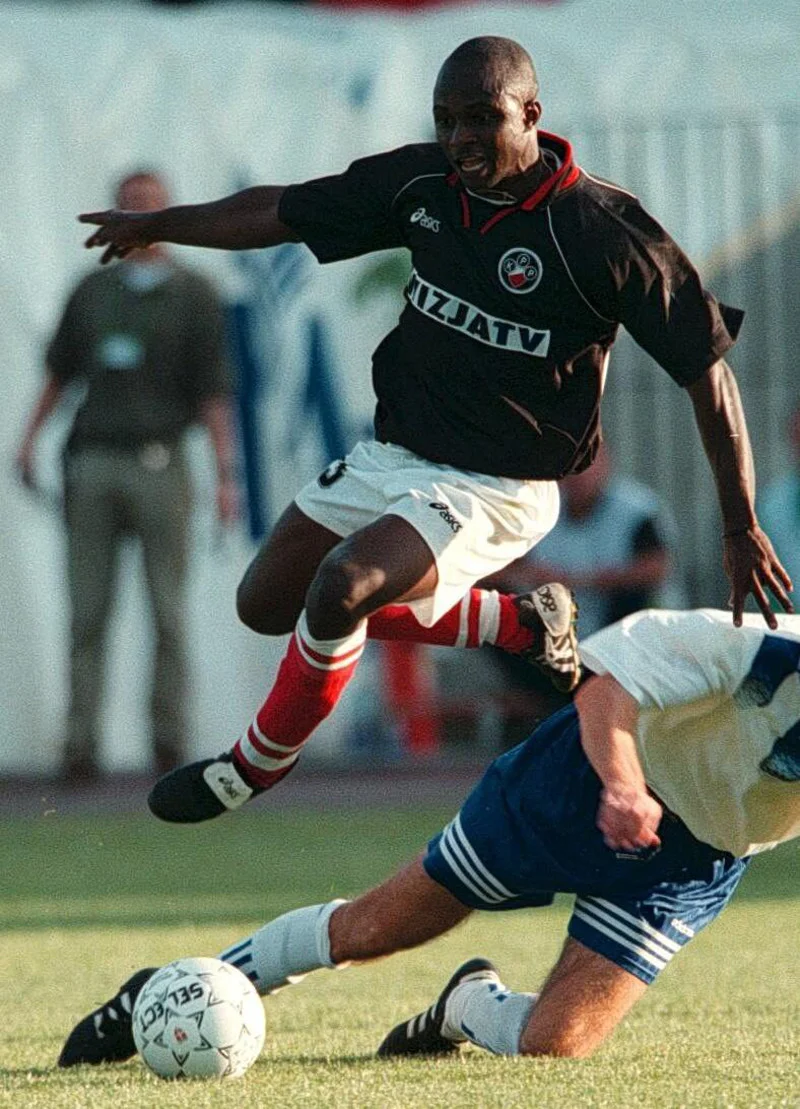 Emmanuel Olisadebe w barwach Polonii Warszawa.