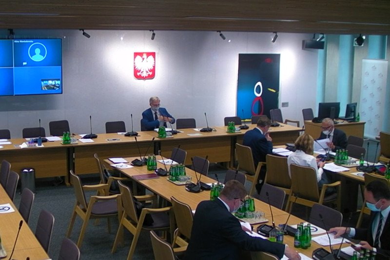 Blisko do godz. 2.00 w nocy trwały obrady sejmowej komisji zdrowia.