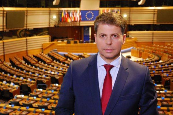 Mirosław Piotrowski. Sylwetka kandydata na urząd prezydenta RP