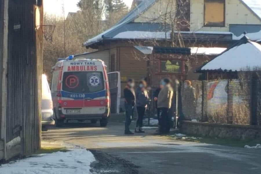 Zwłoki dwóch braci w wieku 41 i 45 lat znaleziono w Szaflarach na Podhalu.