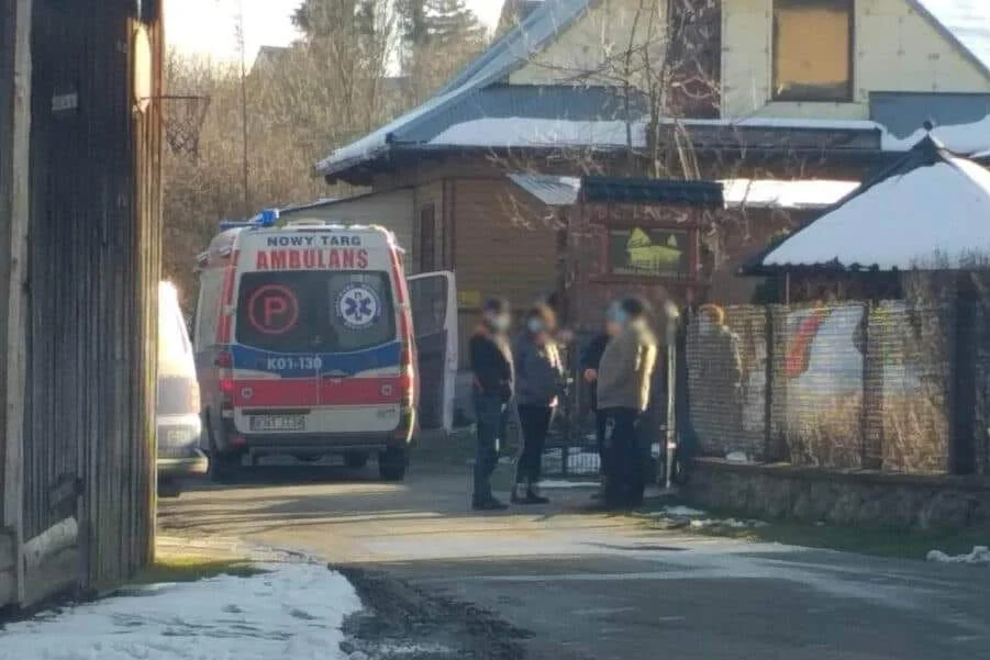Zwłoki dwóch braci w wieku 41 i 45 lat znaleziono w Szaflarach na Podhalu.