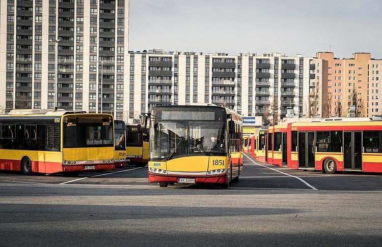 Kierowca warszawskiego autobusu miał we krwi dwa promile alkoholu. Kierowca autobusu, który miał we krwi dwa promile, przełamał zabezpieczenia.