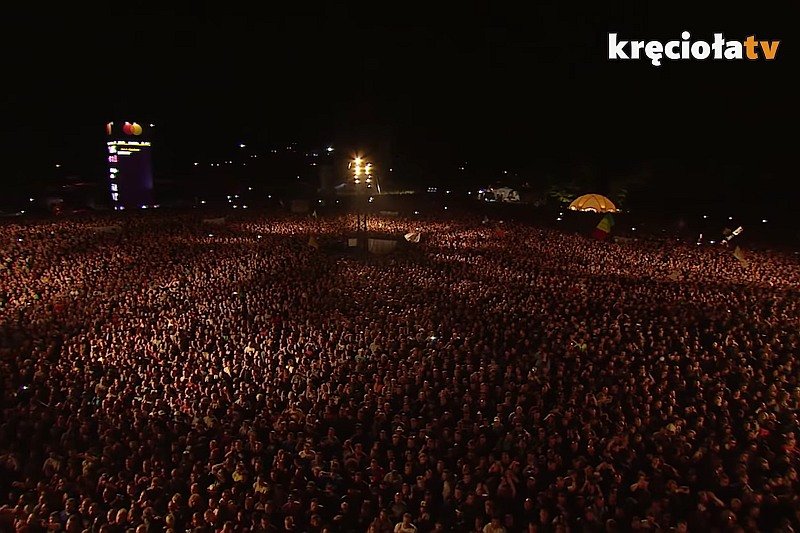 Zdjęcia publiczności z zeszłorocznego koncertu Kultu na Pol'and'rock zapierają dech w piersiach
