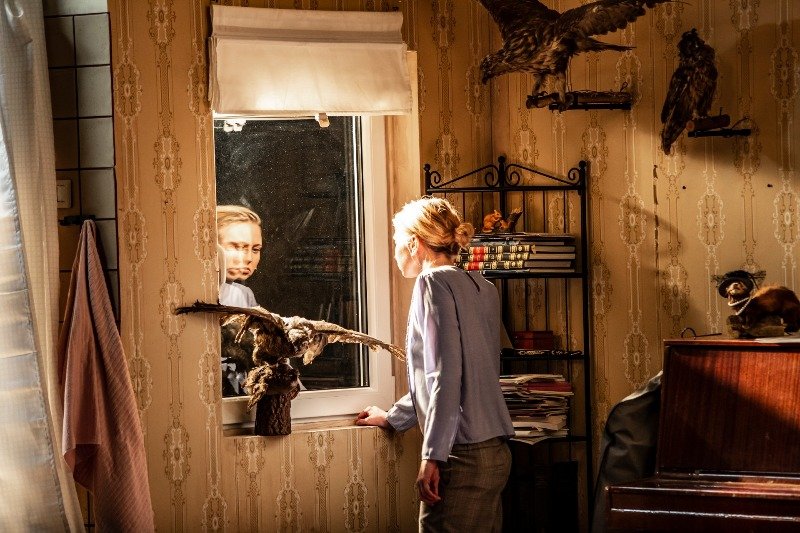 Justyna Wasilewska jako Maja w spektaklu "Cząstki kobiety"