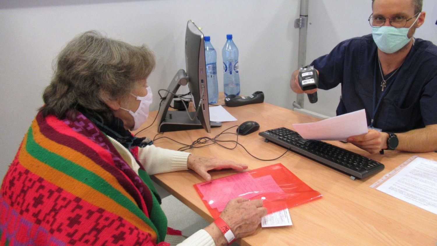Lekarze wypisując dla uchodźców z Ukrainy recepty z refundacją na leki na choroby przewlekłe narażają się na ryzyko, że poniosą koszty tej refundacji. Choroba powinna być potwierdzona w dokumentacji medycznej. Tej uchodźcy ze sobą nie mają.