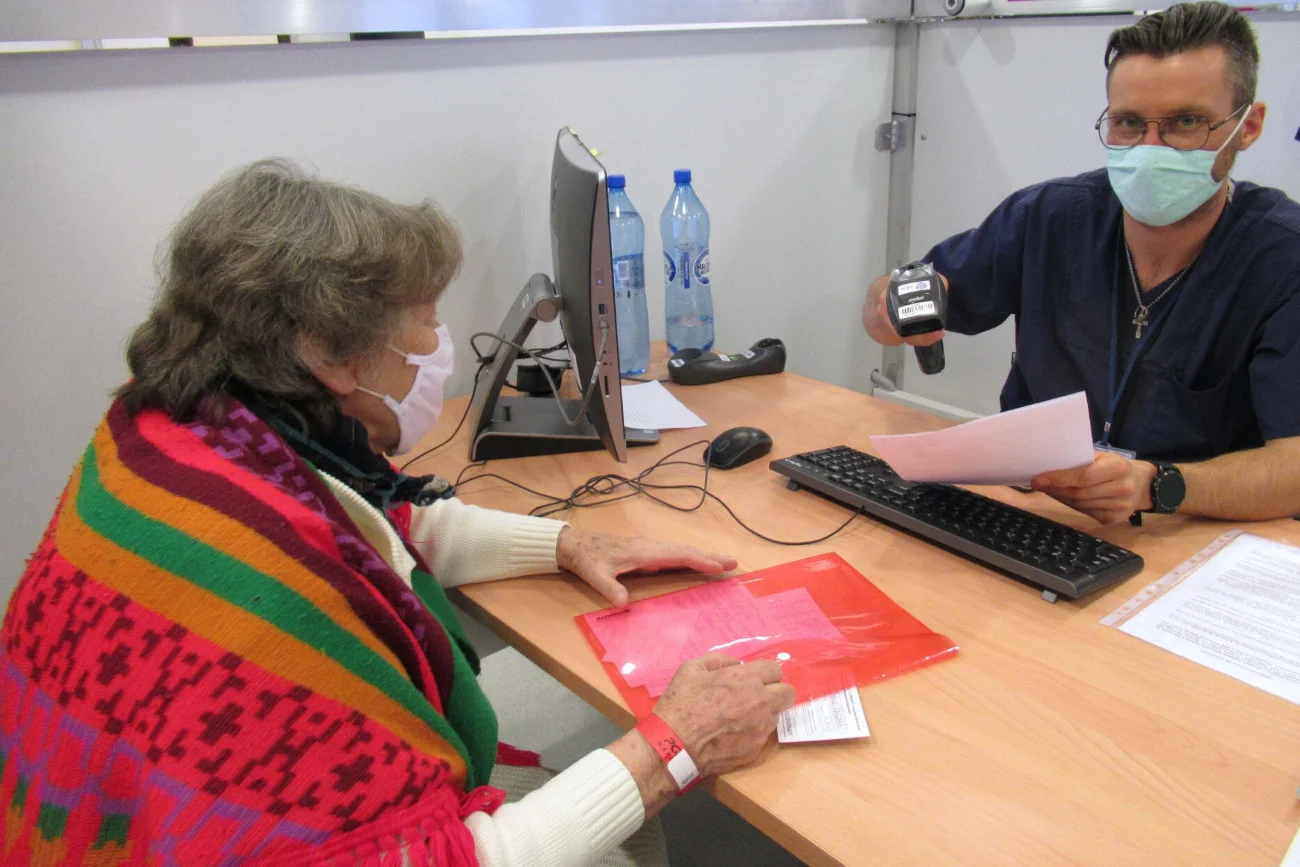 Lekarze wypisując dla uchodźców z Ukrainy recepty z refundacją na leki na choroby przewlekłe narażają się na ryzyko, że poniosą koszty tej refundacji. Choroba powinna być potwierdzona w dokumentacji medycznej. Tej uchodźcy ze sobą nie mają.