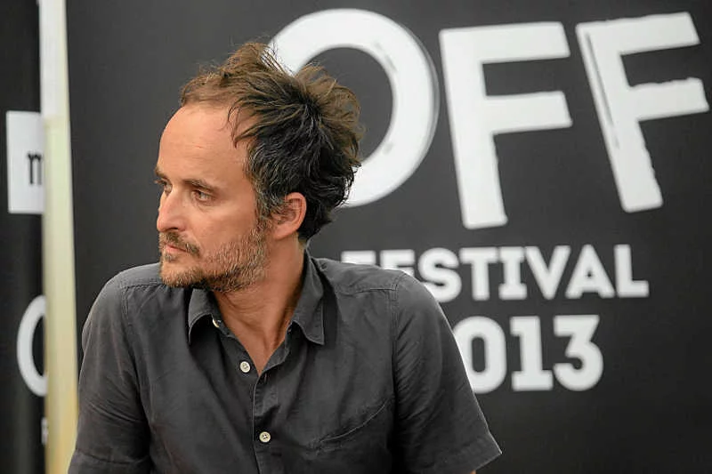 Przed tegoroczną edycją OFF Festival Artur Rojek musi poradzić sobie z buntem artystów.