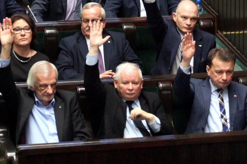 Politycy PiS głosują szybko i często
