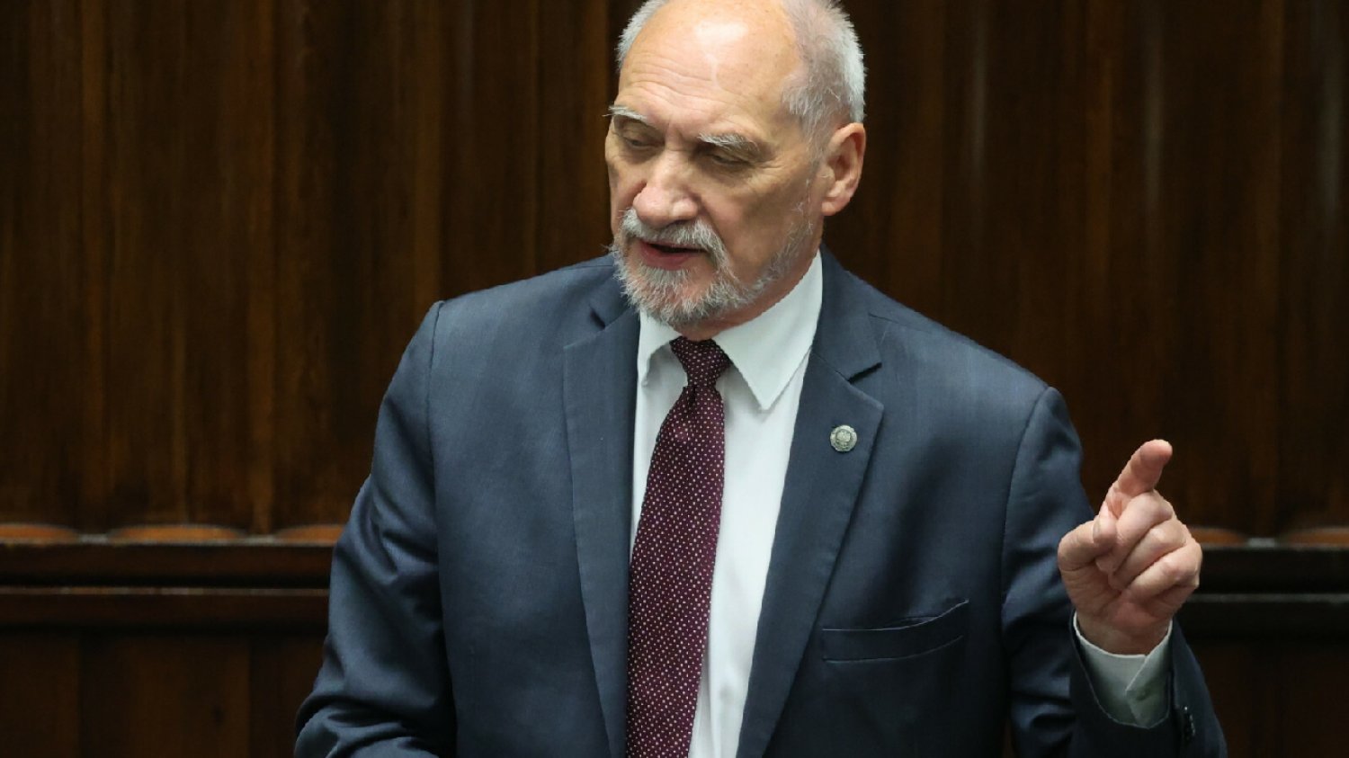 Sejm. Antoni Macierewicz uderza w Tuska i mówi "zbrodni smoleńskiej"