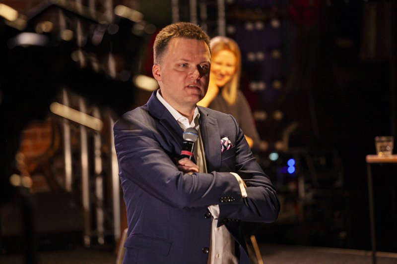 Szymon Hołownia, kandydat na prezydenta, skasował swój spot wyborczy. Ugiął się pod ciężarem krytyki. To błąd.