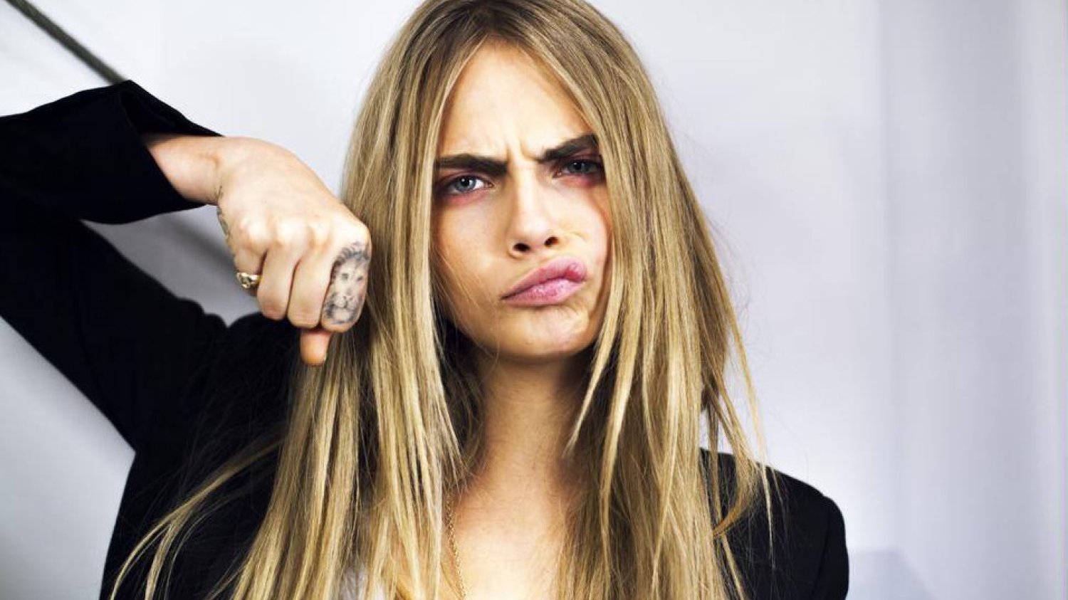 Muzyk i modelka. Pharrell nagra piosenkę z Carą Delevingne.