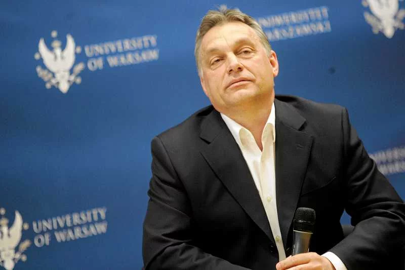 Viktor Orbán porównuje Merkel do Hitlera.