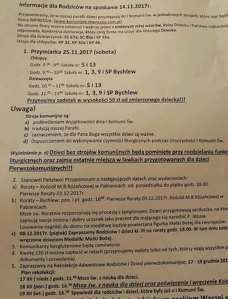 Właśnie to ogłoszenie wzbudziło gorącą dyskusję. Czy to znów pazerny ksiądz z "ustawioną" firmą szyjącą stroje czy jednak troska o równość dzieci.