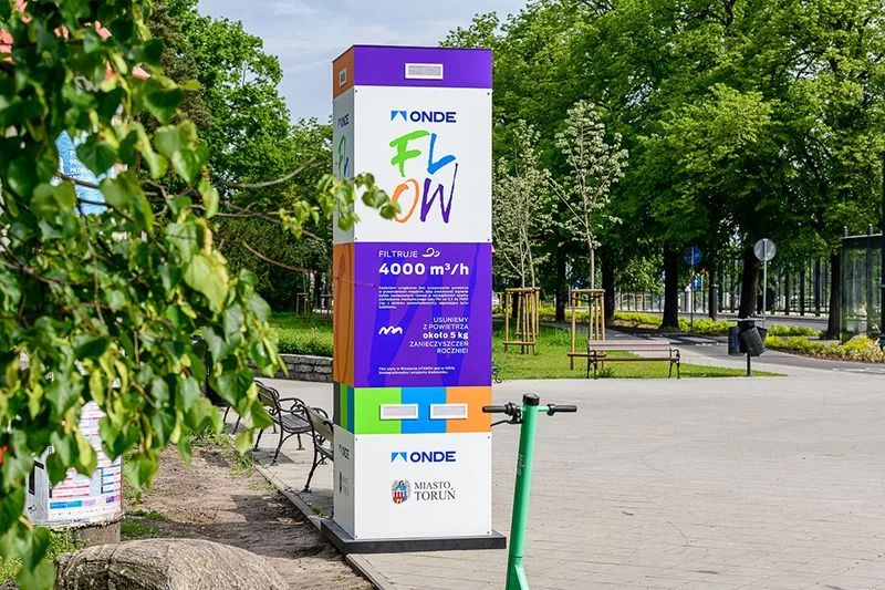 ONDE ustawiło w centrum Torunia filtrator powietrza