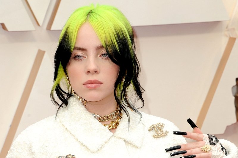 Billie Eilish padła ofiarą body shamingu, bo pokazała się w zwykłych ubraniach.