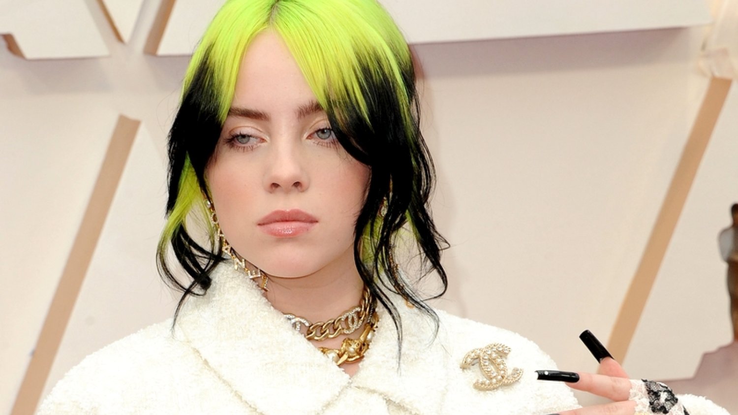 Billie Eilish padła ofiarą body shamingu, bo pokazała się w zwykłych ubraniach.