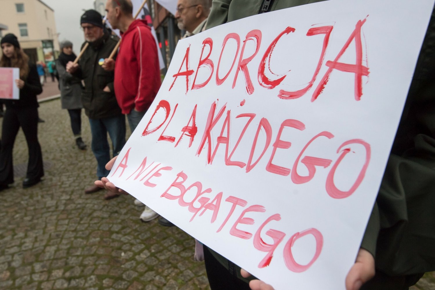 Polki i Polacy chcą liberalizacji prawa do aborcji.