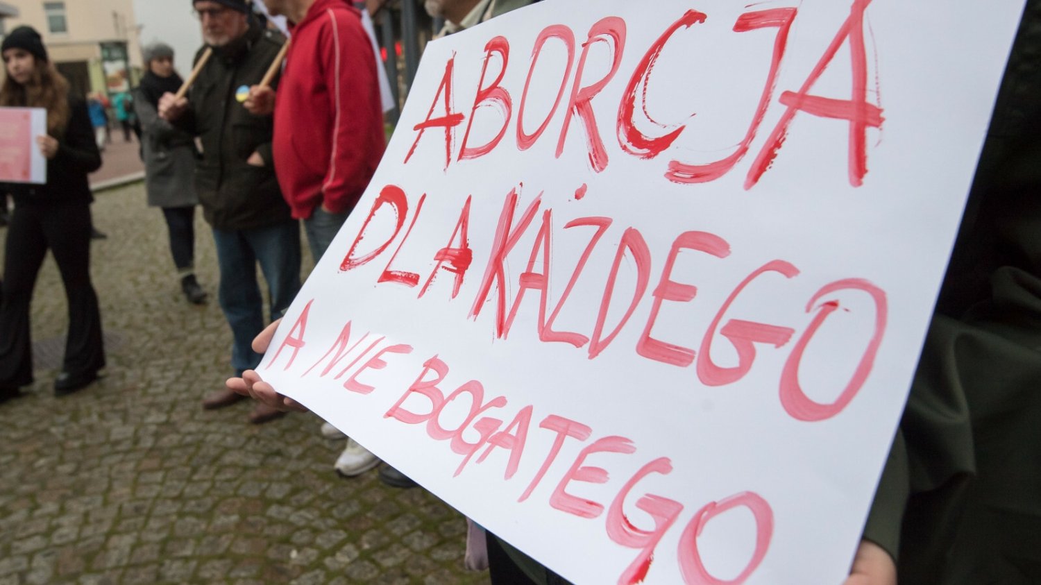 Polki i Polacy chcą liberalizacji prawa do aborcji.