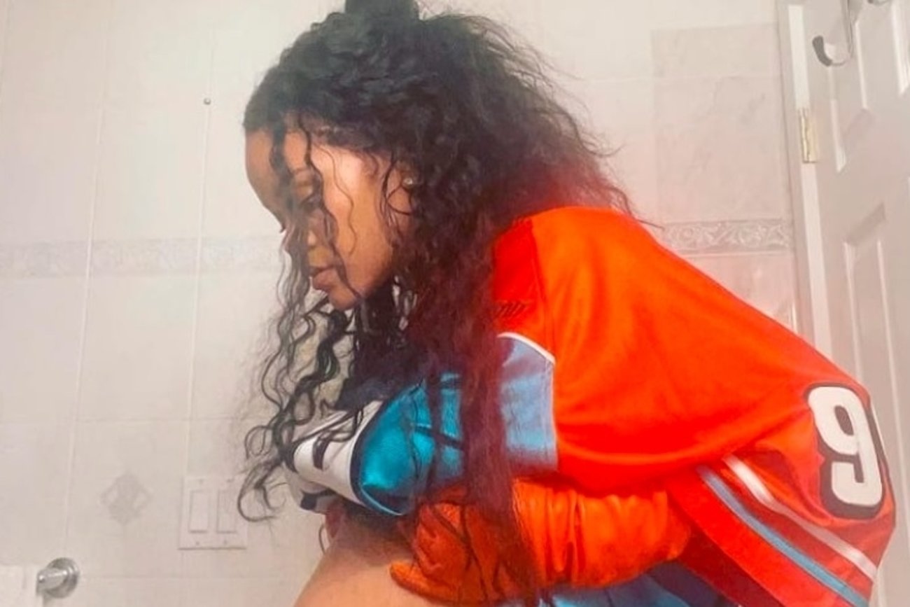 Rihanna pokazała zdjęcie z ciążowym brzuszkiem.