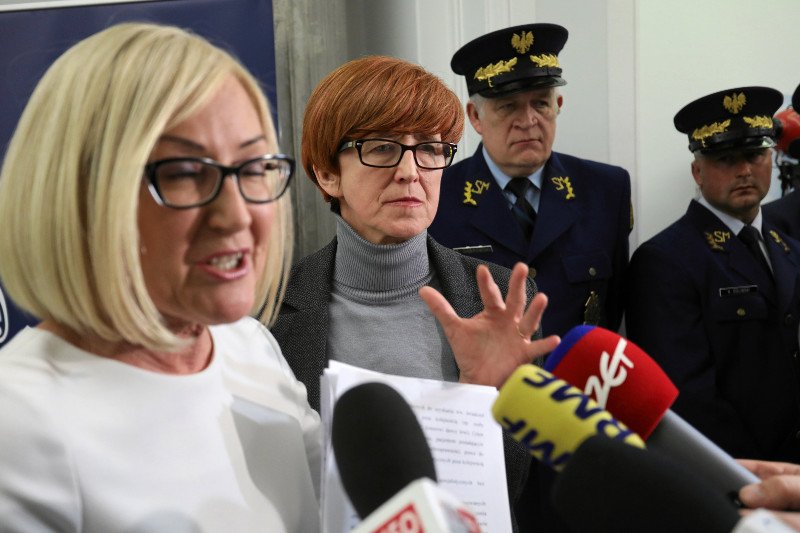 Rzeczniczka rządu Joanna Kopcińska powiedziała, że rząd jest zdziwiony odrzuceniem przez protestujących ich propozycji.