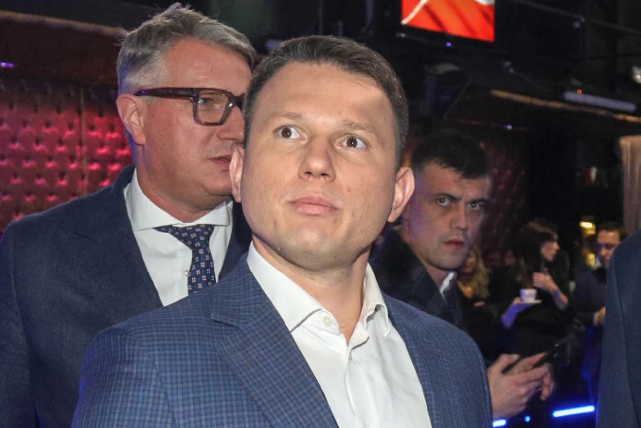 Jakub Żulczyk i inni Polacy tak zareagowali na wyniki wyborów 2023. Dostało się Sławomirowi Mentzenowi. Jakub Żulczyk i inni Polacy tak zareagowali na wyniki wyborów 2023. Dostało się Sławomirowi Mentzenowi.
