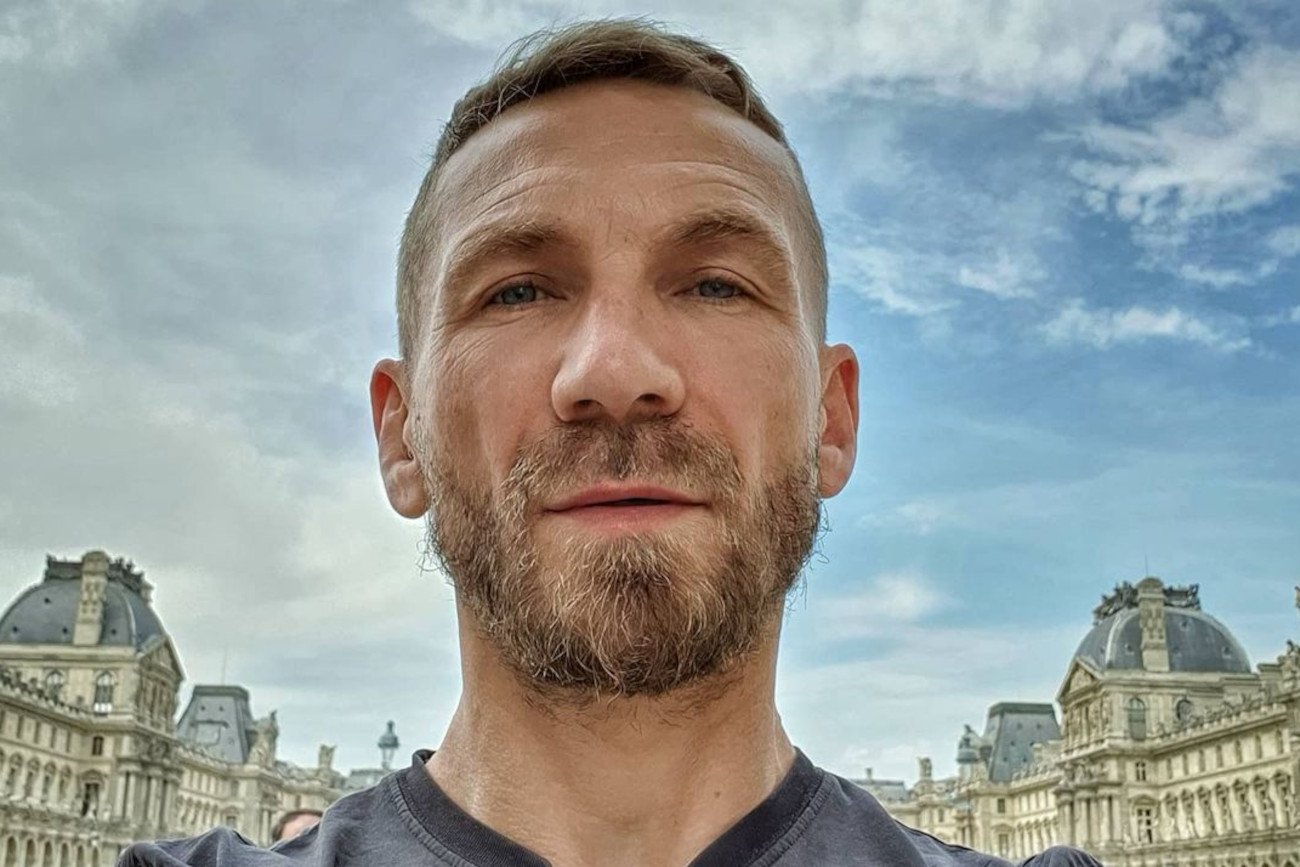 Przemek Kossakowski usunął się w cień po rozstaniu z Martyną Wojciechowską.