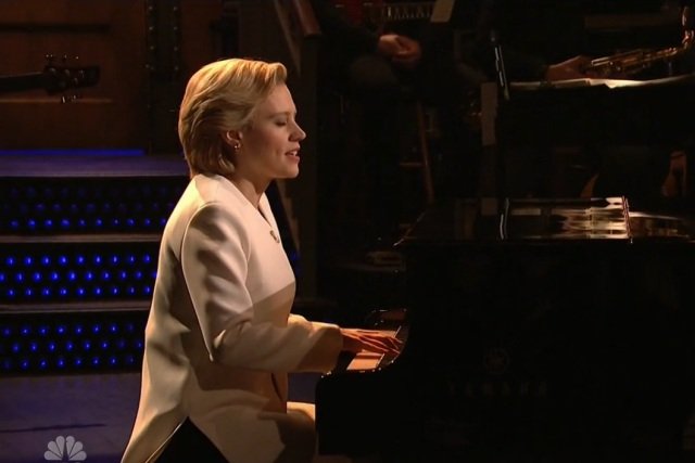 Miał być żart z Clinton, wyszedł hołd dla Cohena.