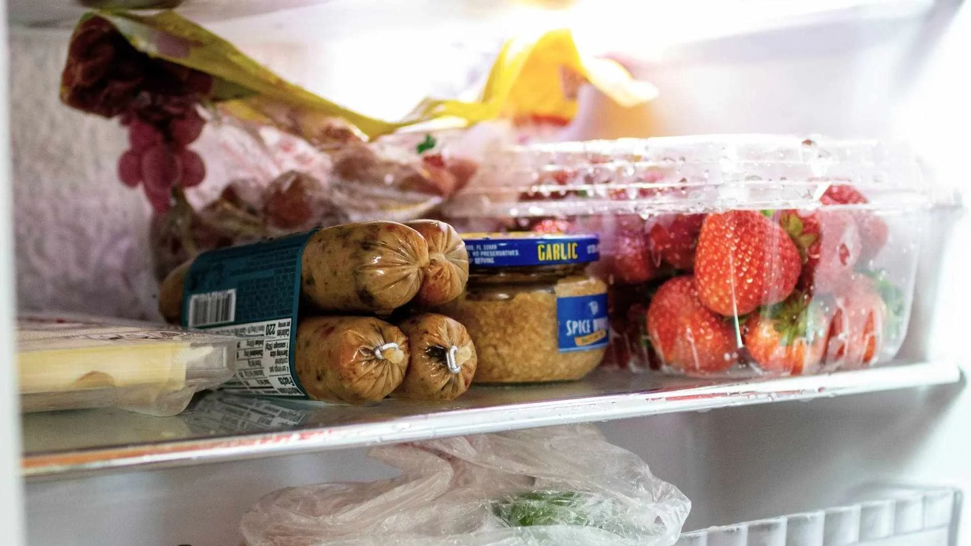 Tak pozbędziesz się nieprzyjemnych zapachów z lodówki. Wystarczy jeden składnik. Lodówka.