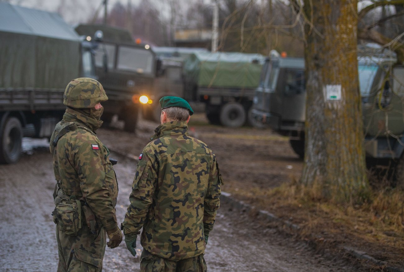 Mariusz Błaszczak i Andrzej Duda poprosili o pomoc wojska Wielkiej Brytanii i Estonii.